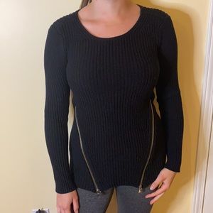 LIKE NEW zip detailed black knit Guess sweater